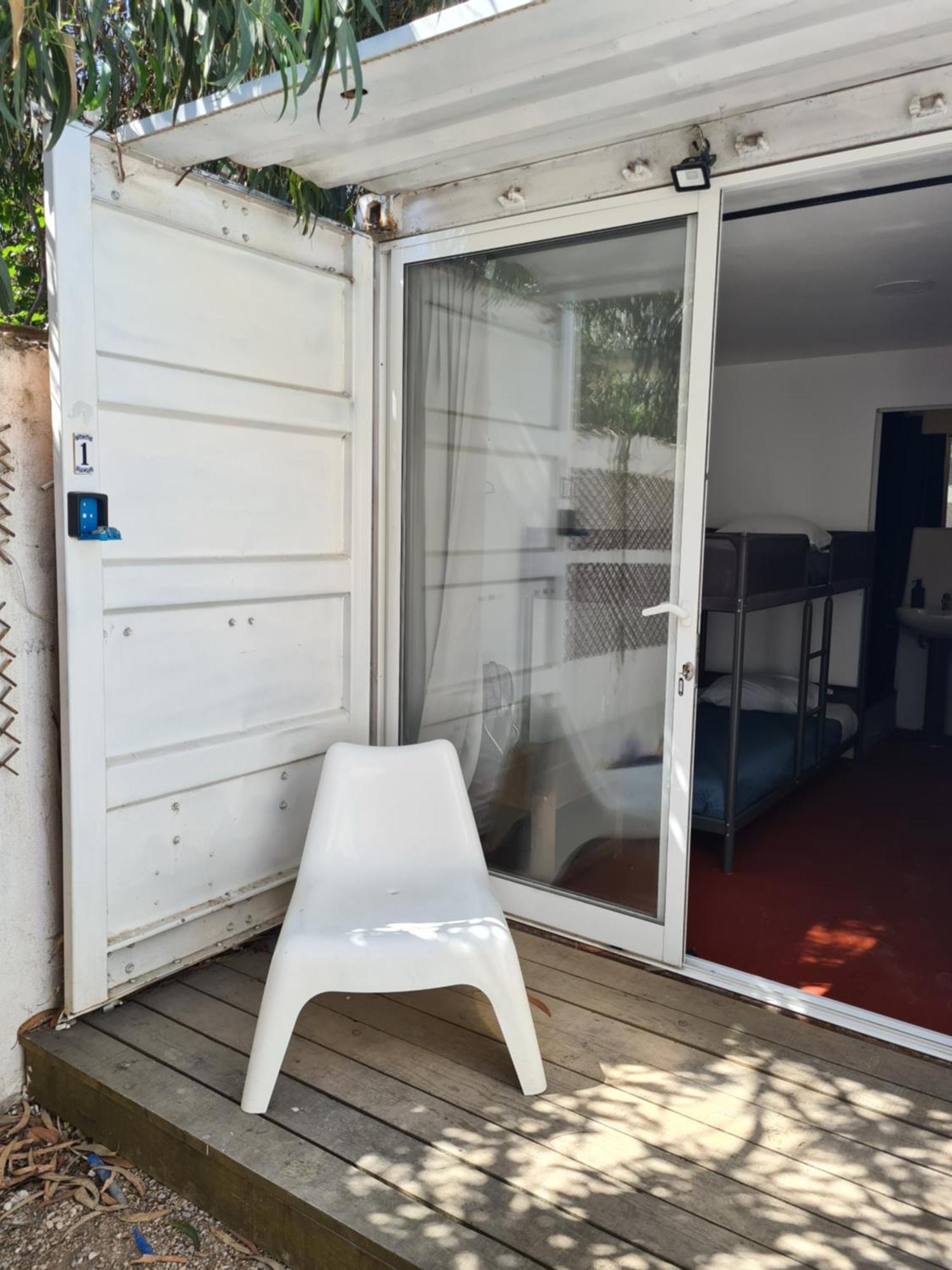Casa Vale Ecotainer Hostel Lisbon Bilik gambar