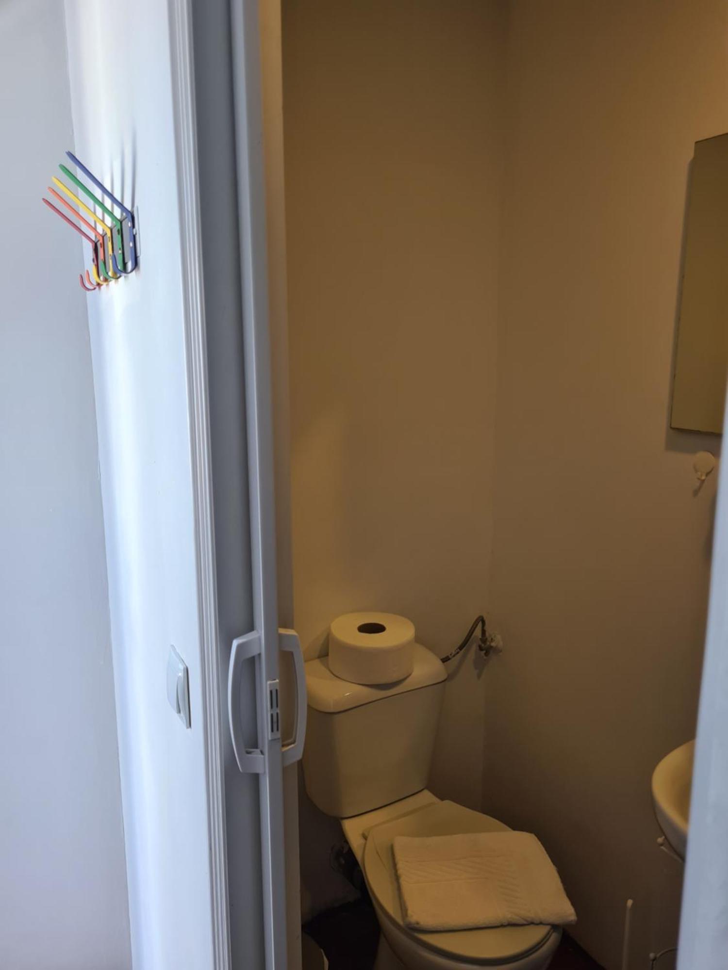 Casa Vale Ecotainer Hostel Lisbon Luaran gambar