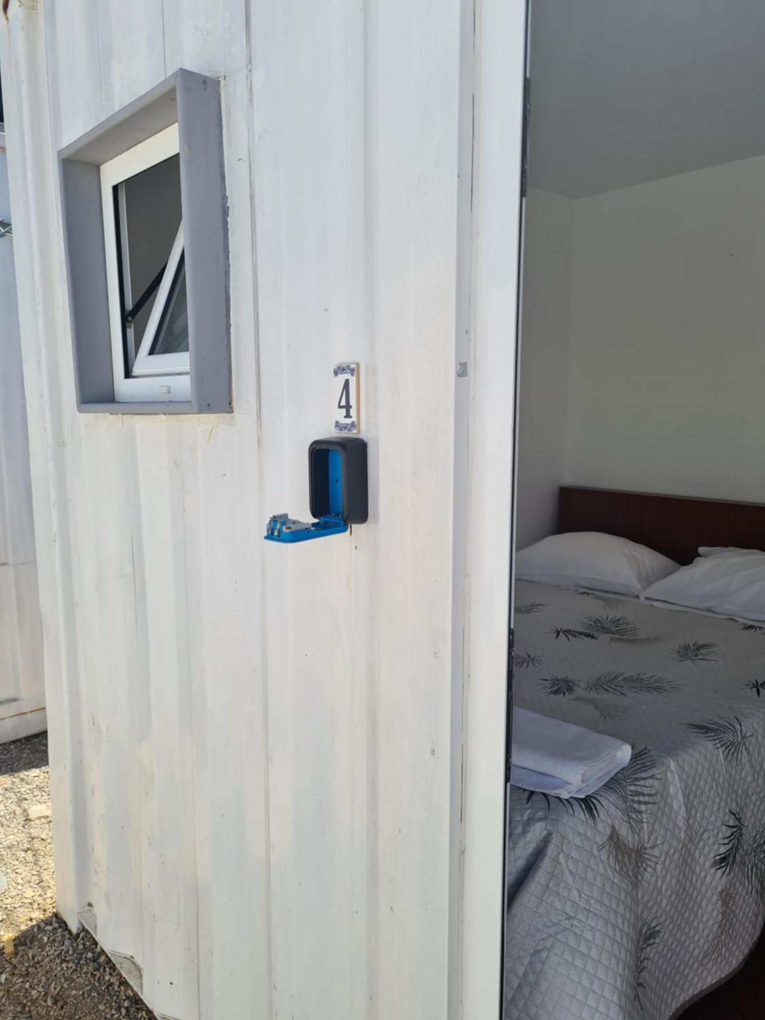 Casa Vale Ecotainer Hostel Lisbon Luaran gambar