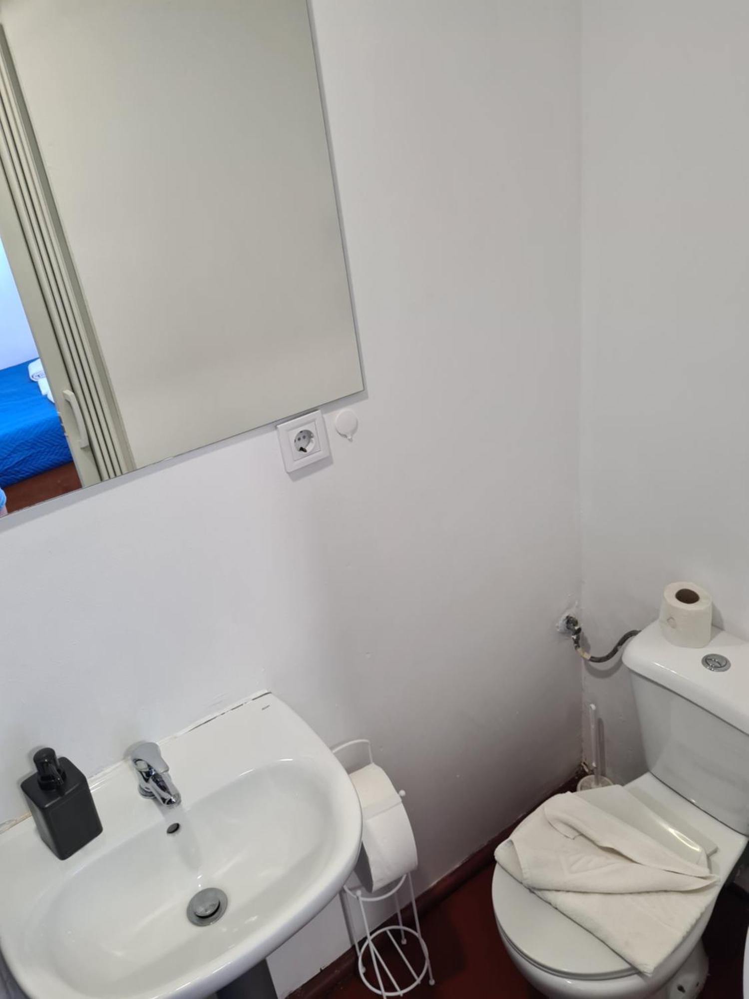 Casa Vale Ecotainer Hostel Lisbon Luaran gambar