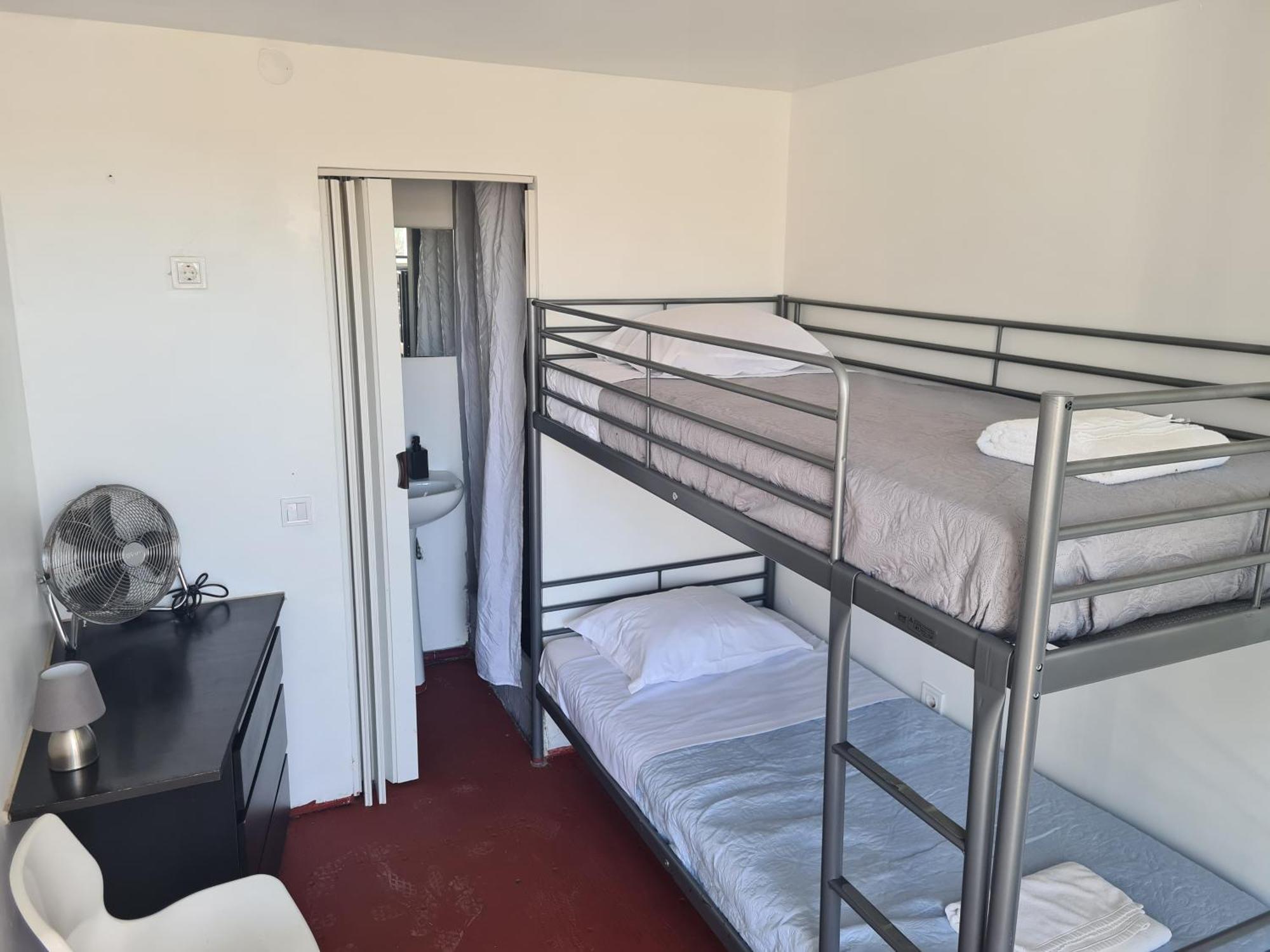 Casa Vale Ecotainer Hostel Lisbon Luaran gambar